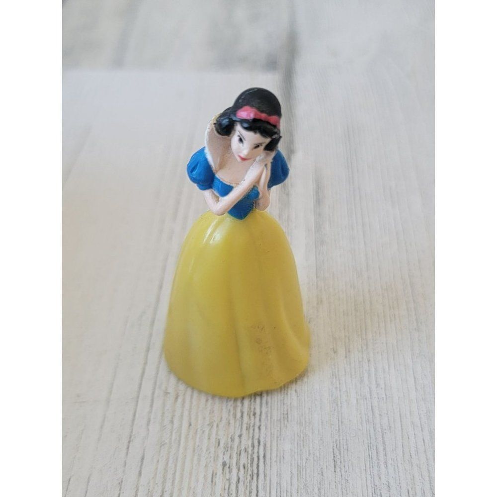 Snow White princess Disney Pixar toy figure